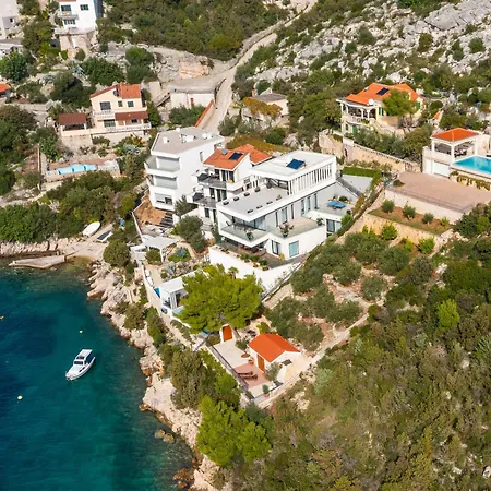 Vese Villa *