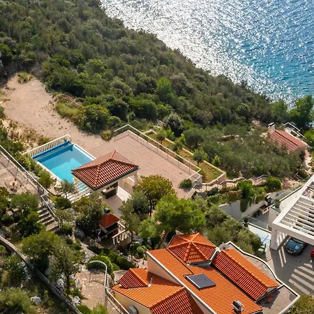 Vese Villa *